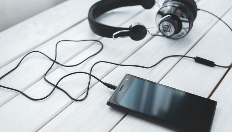 Audible Alternativen für Hörbücher - Kopfhörer Mobiltelefon(1)